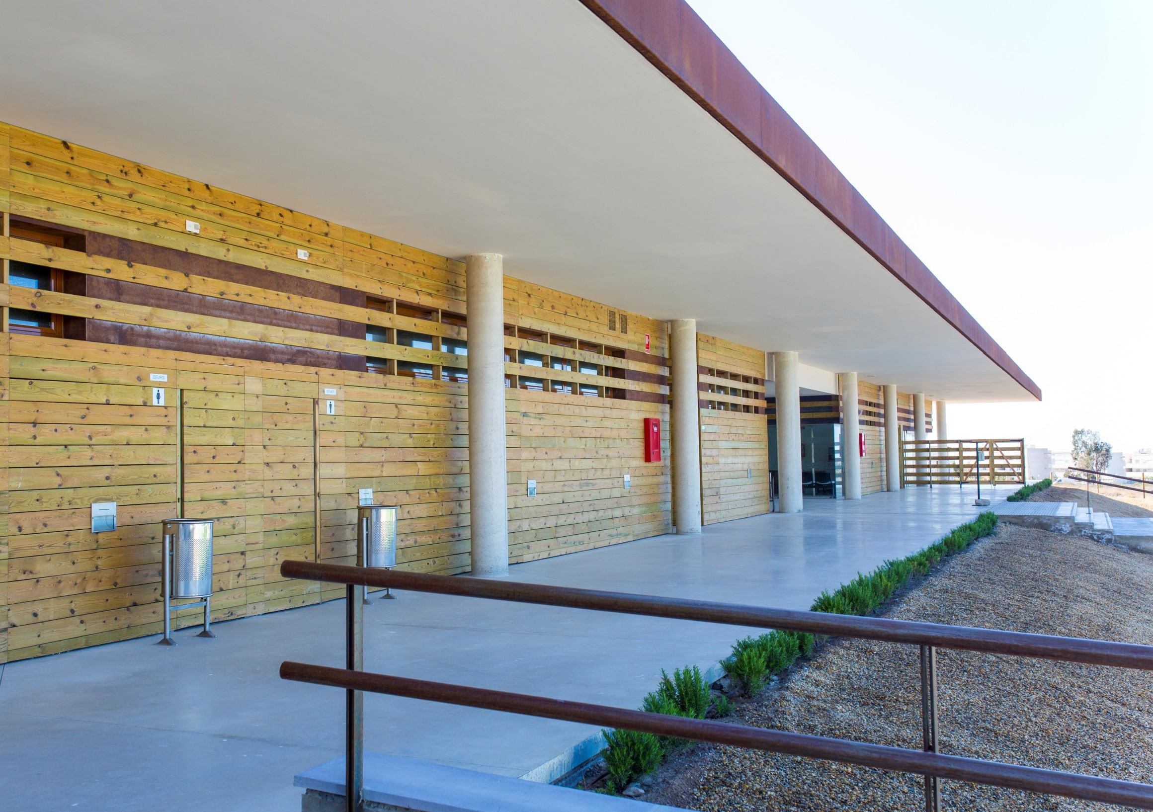 CENTRO DEPORTIVO PARA ESCUELA PÚBLICA DE GOLF
